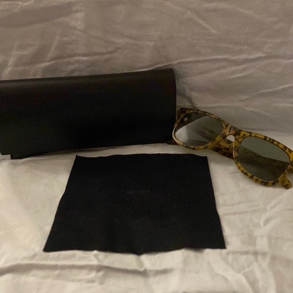 😎😎 Saint  Laurent tortoise shell design women’s sunglasses 😎😎 - Picture 1 of 10